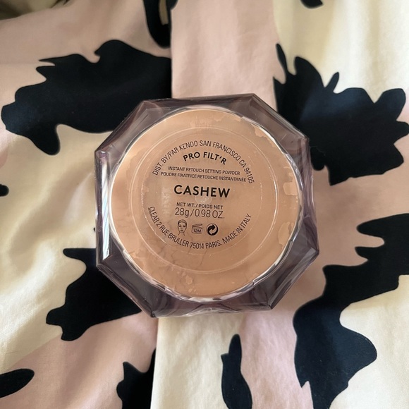 Fenty Beauty Pro Filt’r Instant Retouch Setting Powder - Cashew - Picture 4 of 4